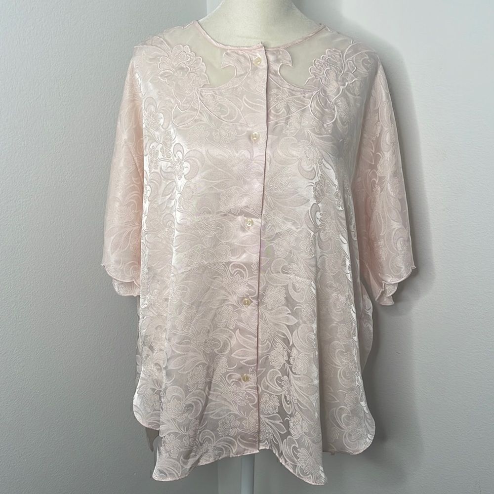 Natori lingerie cover up. Lightweight and silky soft. One size. See measurements